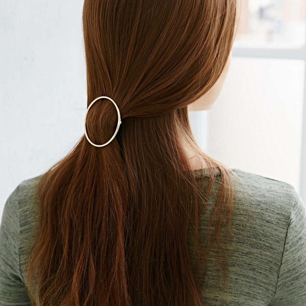 CLEARANCE!!!! Large Circle Hair Clip (Silver) - Picture 4 of 6